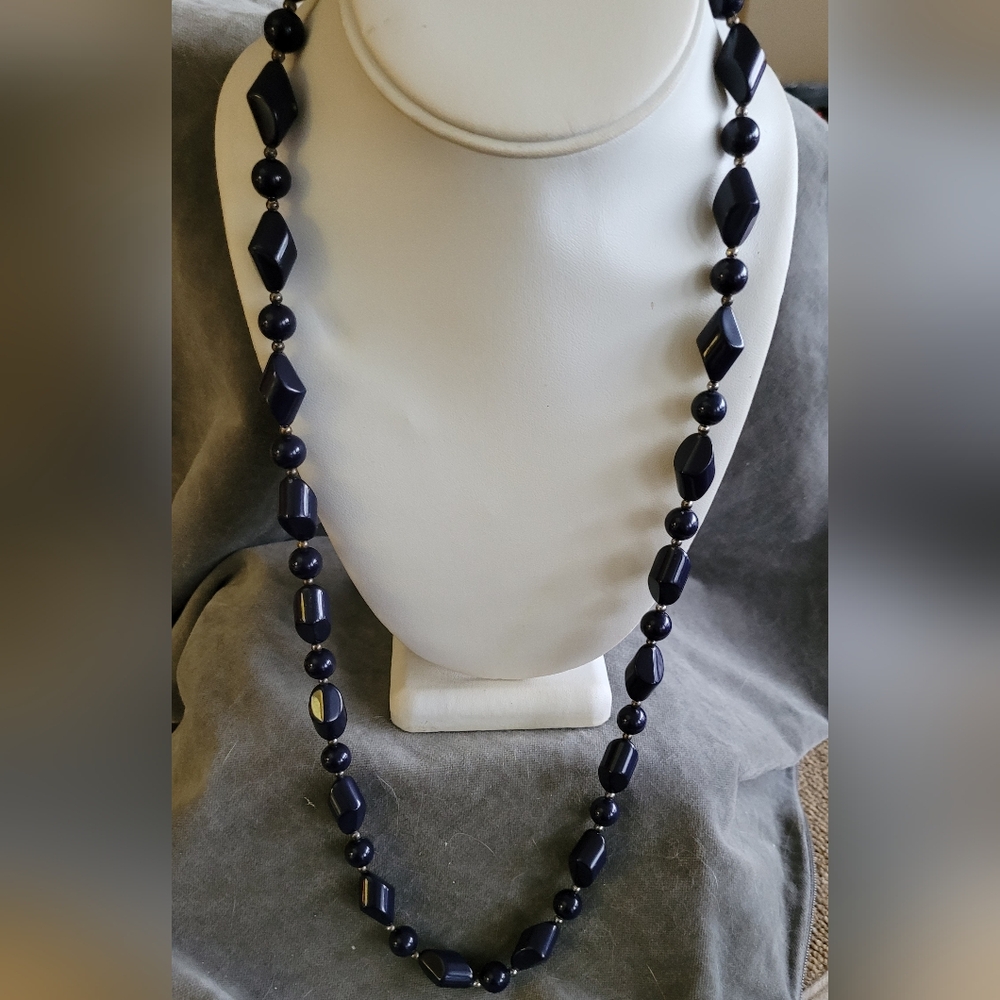 🌼2/$12 Vintage Navy Blue & Silver-tone Necklace